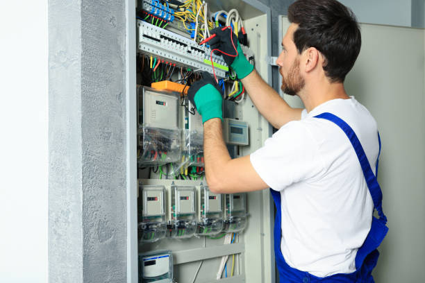 Best Electrical Troubleshooting Services  in South Milwaukee, WI